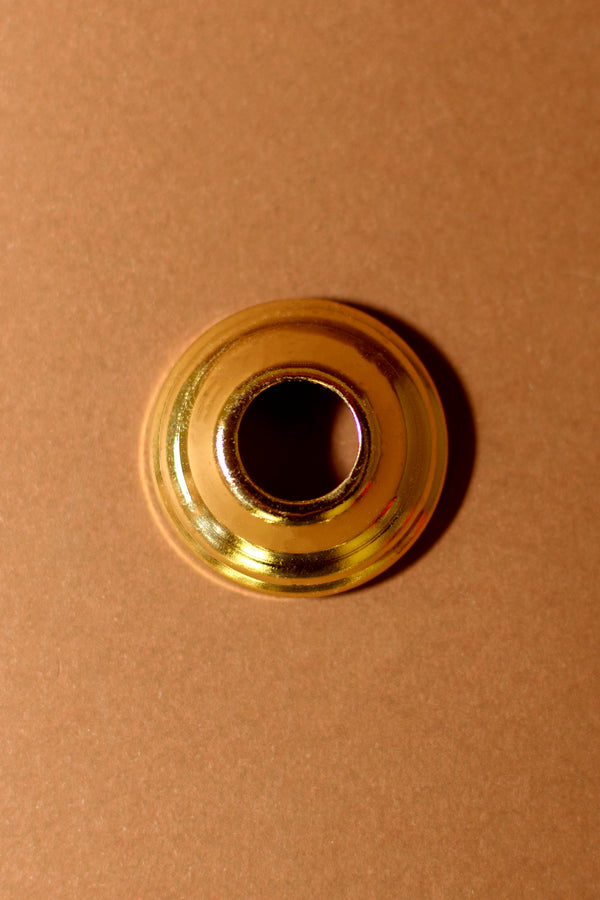 Chapa de hierro con baño latonado altura